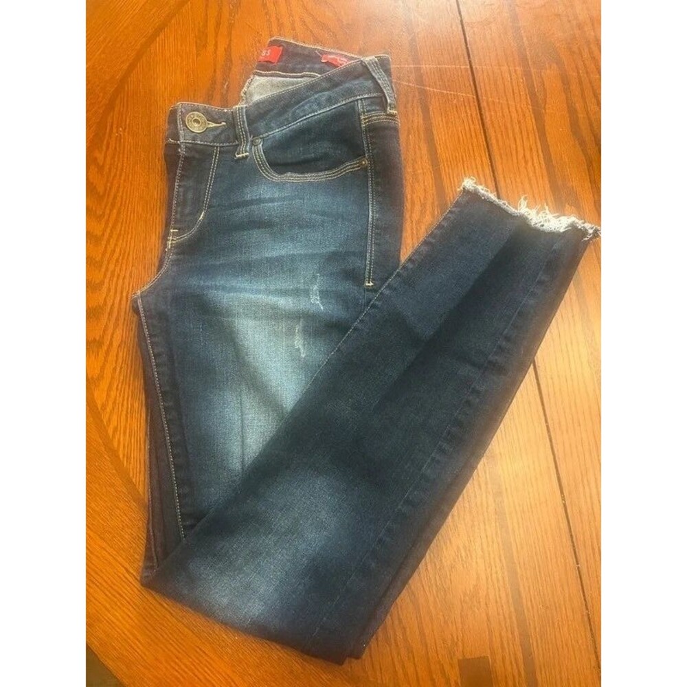 GUESS Curvy Skinny Jeans Women’s Size 27 Dark Wash Distressed Raw Hem (S)